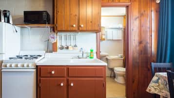 Cottage 6, 1 Bedroom, Non Smoking (Bluefish - Ocean Front) | Private kitchen | Fridge, microwave, stovetop, coffee/tea maker