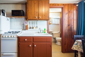 Ferienhaus, 1 Schlafzimmer, Nichtraucher (Bluefish - Ocean Front) | Eigene Küche | Kühlschrank, Mikrowelle, Herdplatte, Wasserkocher mit Kaffee-/Teezubehör