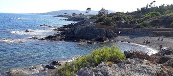 Apartment "feet in the water" in St Aygulf