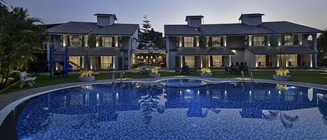 Boendets fasad - kväll/natt