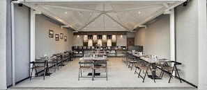 Frokost, lunsj og middag serveres, indiske retter