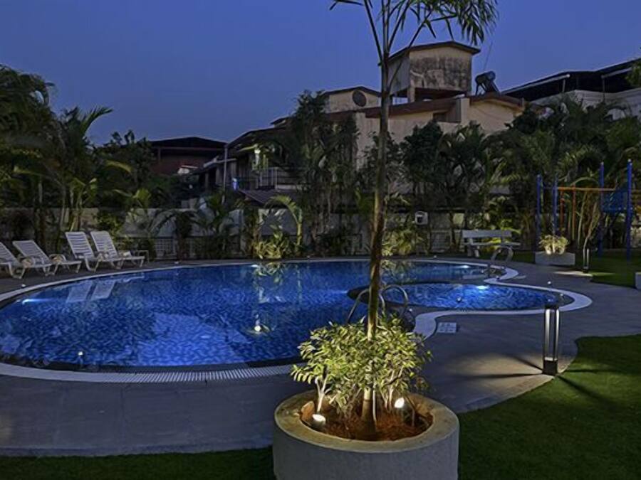 Outdoor pool, open 9:00 AM to 7:00 PM, sun loungers