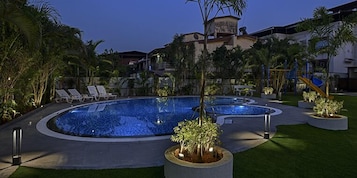 Kolam renang terbuka, kerusi lepak pantai