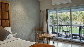 Executive Double Room | Premium bedding, individually furnished, blackout curtains