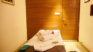 Couples treatment rooms, steam room, body treatments, aromatherapy