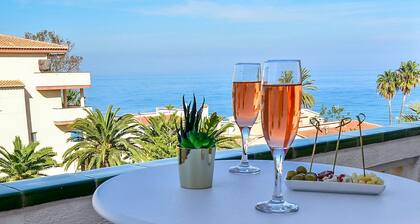 PENTHOUSE, FABULOUS SEA VIEW, BEACH, WiFi, SAT TV, AC, Welcome Pack, UG parking