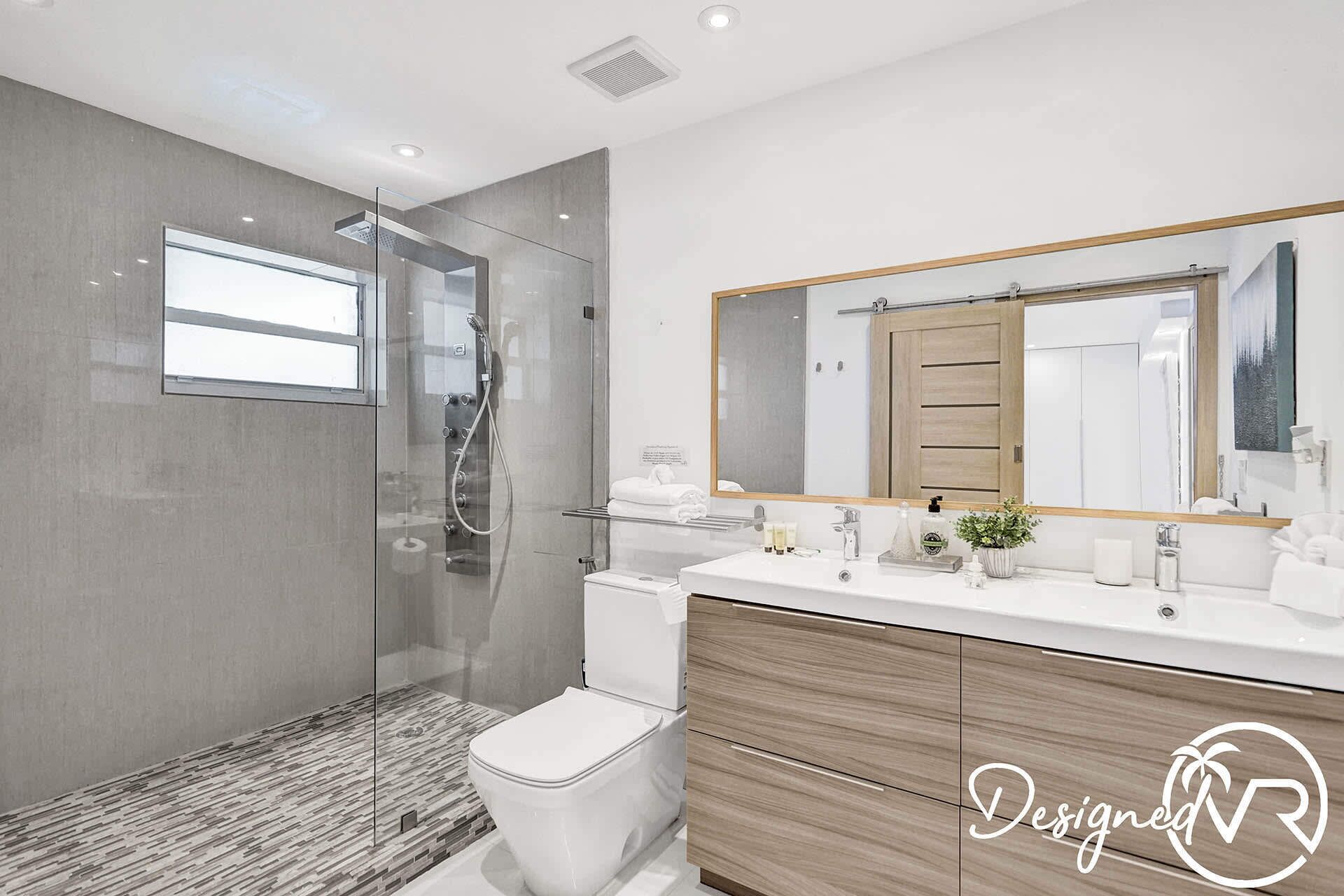 Tranquil Bliss Near the Beach Modern 4BR Retreat ~