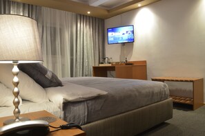 Comfort-Zimmer, 1 King-Bett, Bergblick (no.7) | Minibar (mit einigen kostenlosen Artikeln), individuell dekoriert
