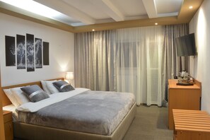 Chambre Confort, 1 très grand lit, vue montagne (no.7) | Mini-bar avec articles gratuits, décoration personnalisée