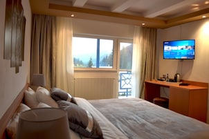 Artículos del minibar gratis y decoración personalizada 