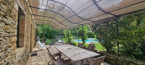 Outdoor dining - Maison de Noëmie near Sarlat, heated swimming pool from mid-May to the end of September (Daglan)