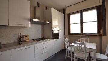 Frigorifero, microonde, forno