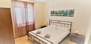 3 室のベッドルーム、アイロン / アイロン台、WiFi (無料)、ベッドシーツ