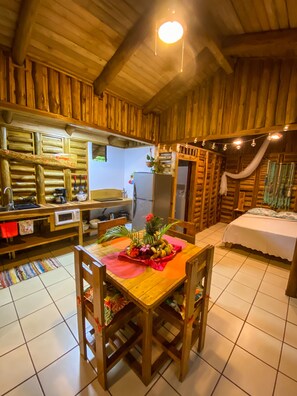 Comfort Apartment | Private kitchen | Full-sized fridge, microwave, stovetop, coffee/tea maker - Cabañas Lamaite (Sámara)