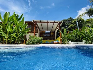 Outdoor pool, free pool cabanas, pool umbrellas - Cabañas Lamaite (Sámara)