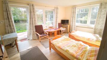 Twin Room (Nr. 1) | 4 bedrooms, individually decorated, individually furnished, desk