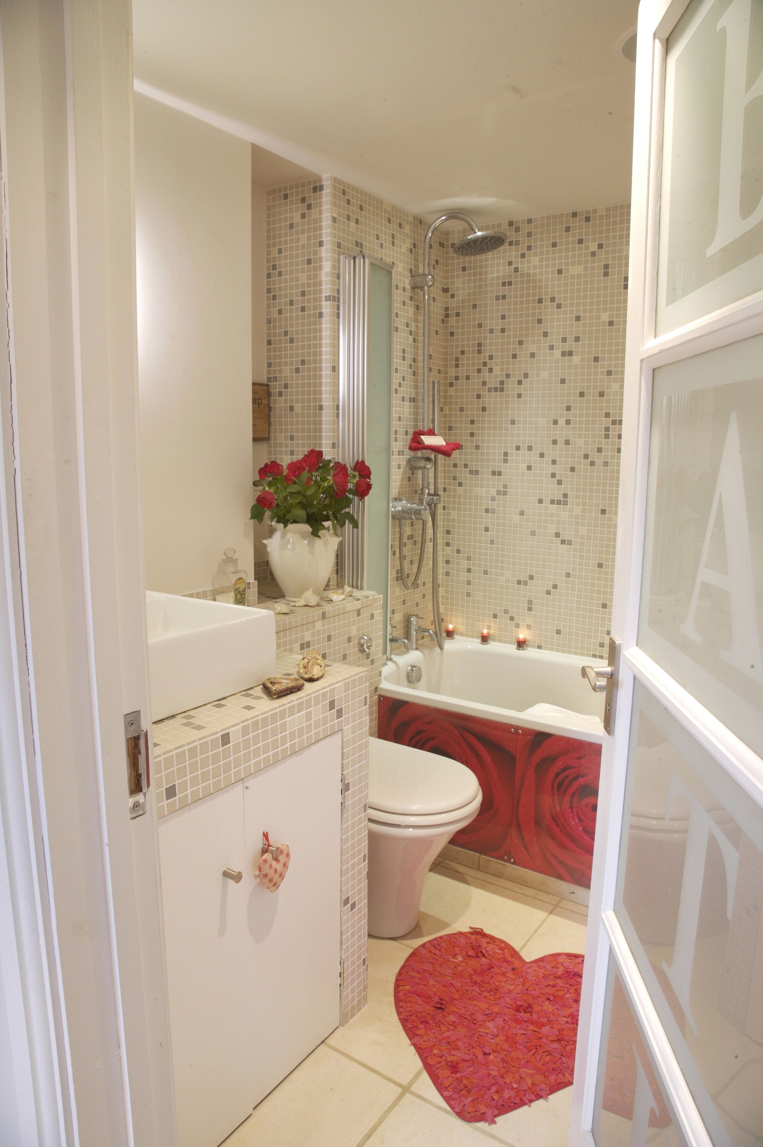 Combined shower/tub, hair dryer, towels, soap