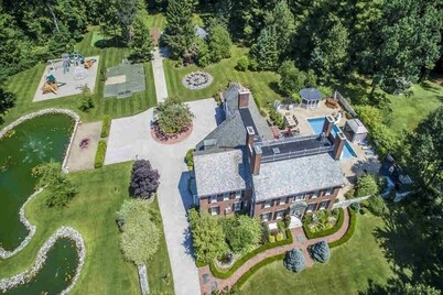 Luxury Mansion Retreat near Lake George and Saratoga