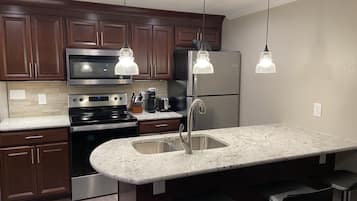 KylskÄp, mikrovÄgsugn, ugn och spishÀll