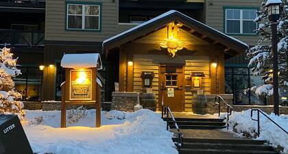 2 BR Mtn Lodge Condo, Ski-in / Out, loistava sijainti!