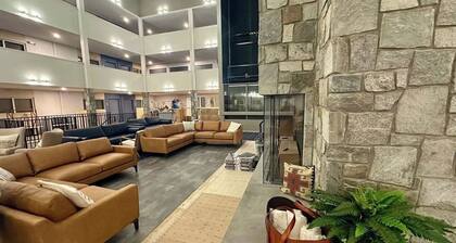 357 Mountain Lodge Remodeled Ski-in/Ski-out 2BR