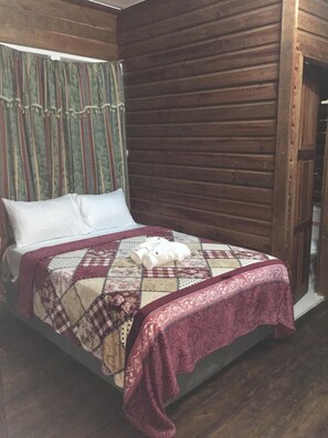 Blackout drapes, iron/ironing board, free WiFi, bed sheets - Matus Guest House (San Ignacio)