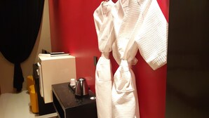 Desk, laptop workspace, blackout drapes, soundproofing - Danyang Riverside Hotel (Danyang)