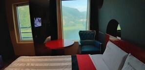 VIP Room | Individuell dekoriert, individuell eingerichtet, Schreibtisch