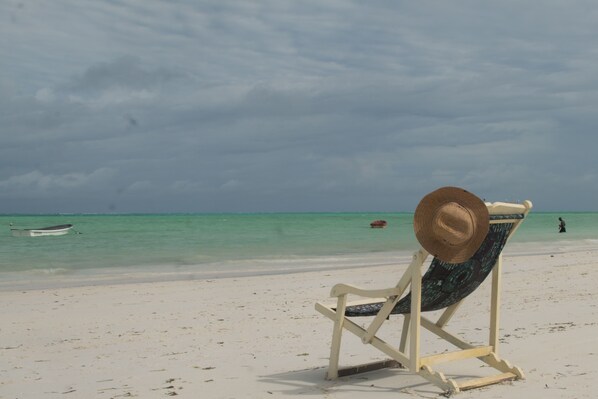 En la playa, arena blanca