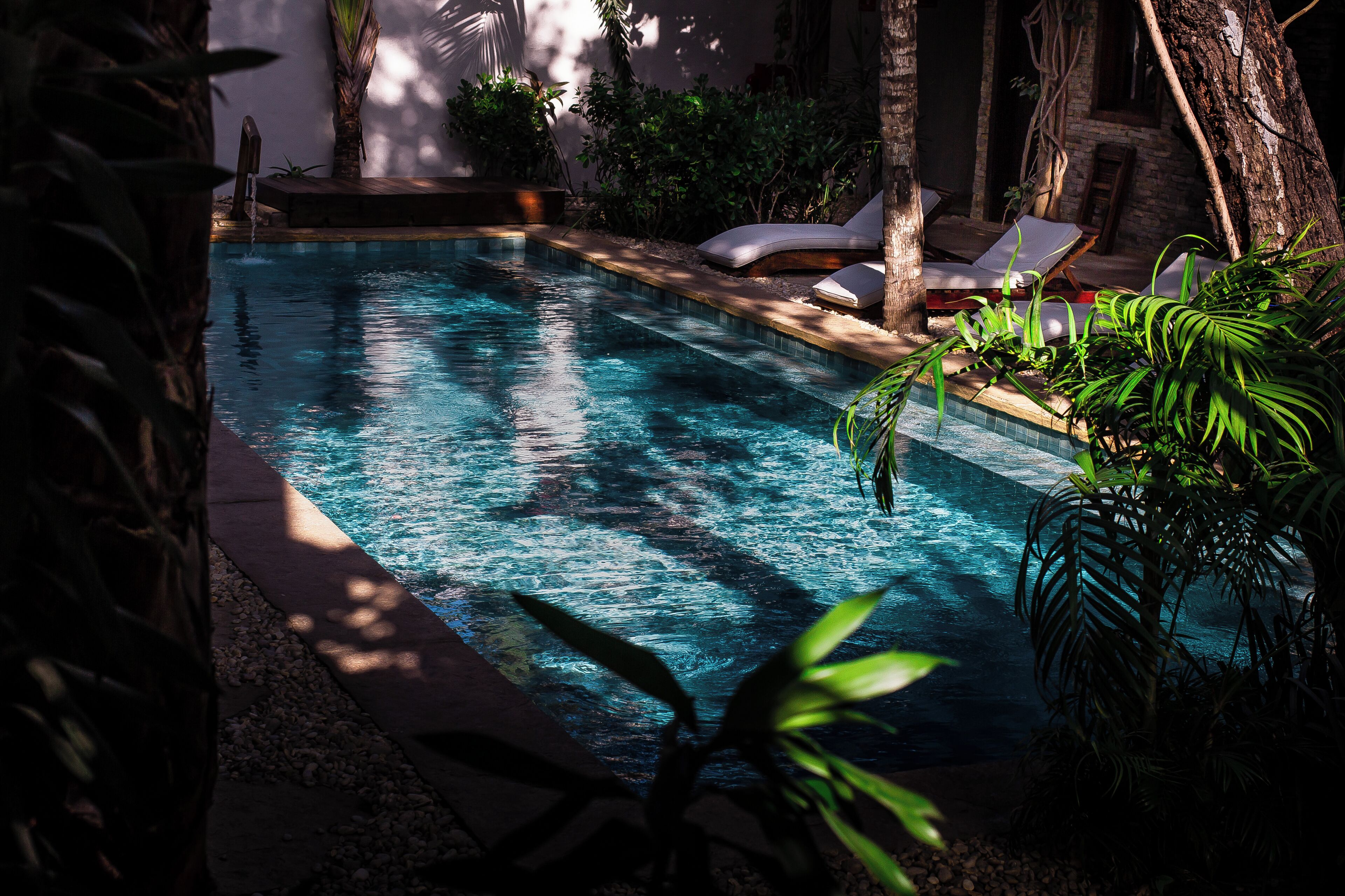 outdoor pool, open 9:00 am to 9:00 pm, pool loungers