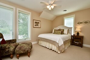 4 soveværelser, skrivebord, strygejern/strygebræt, weekendseng