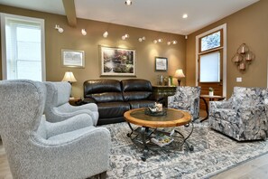 Smart-tv, dvd-afspiller, bøger, videobibliotek