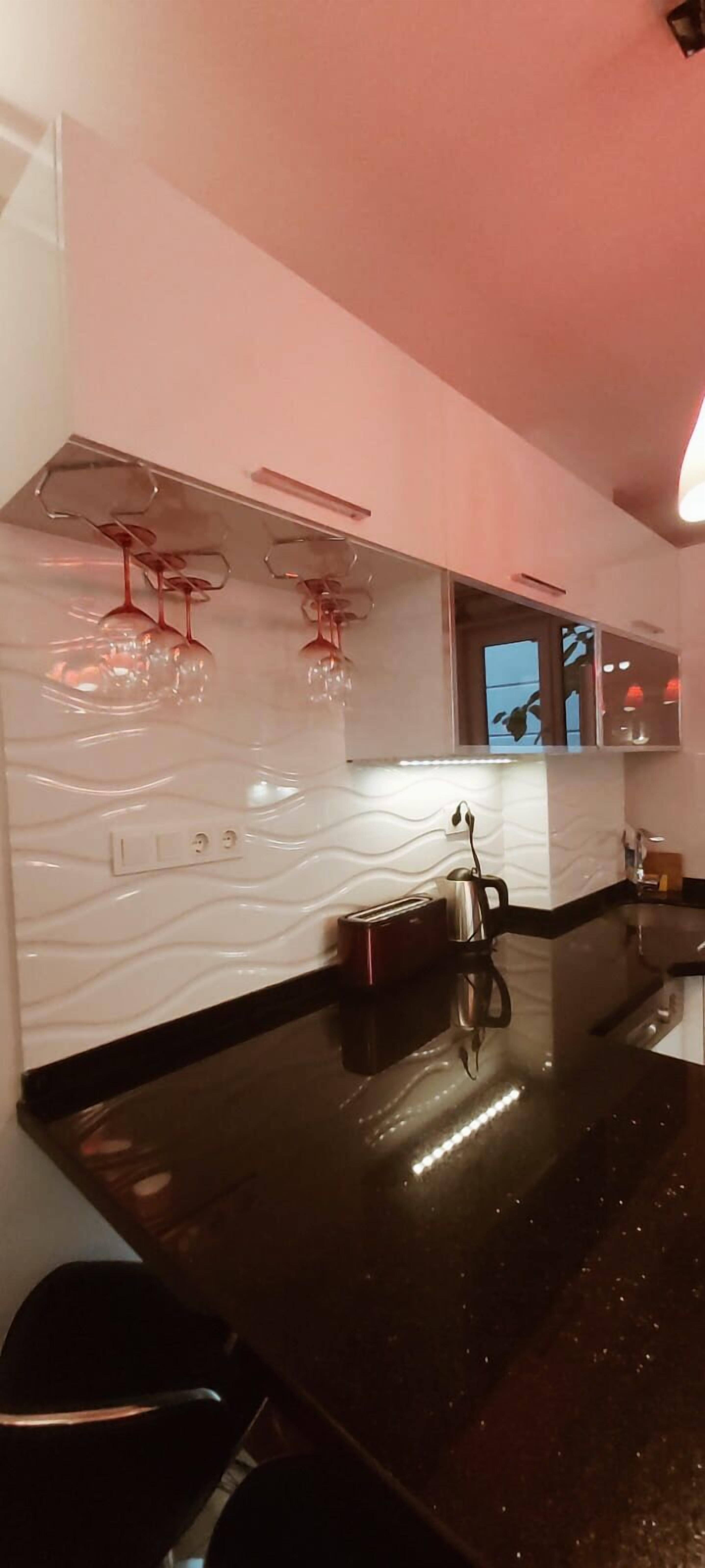 Dishwasher, cookware/dishes/utensils