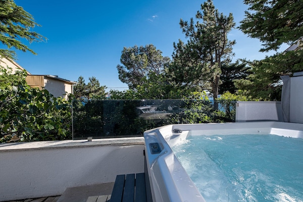 Bañera de hidromasaje al aire libre