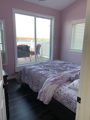 1 bedroom, iron/ironing board, WiFi, bed sheets - Our Cottage on Conesus Lake (Livonia)