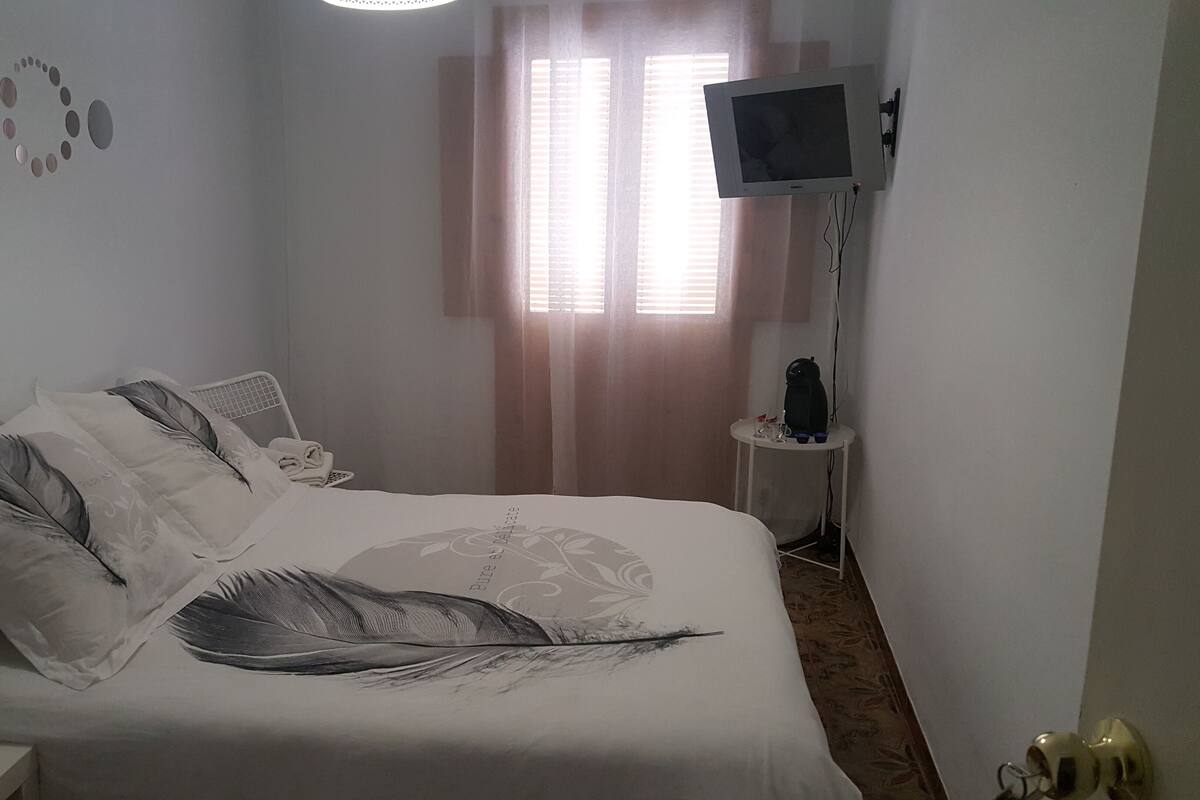 ห้องดีลักซ์ | มินิบาร์, ผ้าม่านกันแสง, Wi-Fi ฟรี, ห้องพักตกแต่งอย่างมีเอกลักษณ์