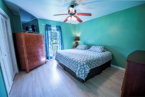 4 Schlafzimmer, Schreibtisch, Bügeleisen/Bügelbrett, WLAN