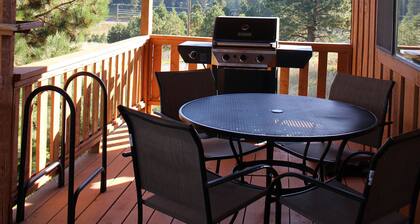 Charming Cabin with Mountain Views on 2 acres