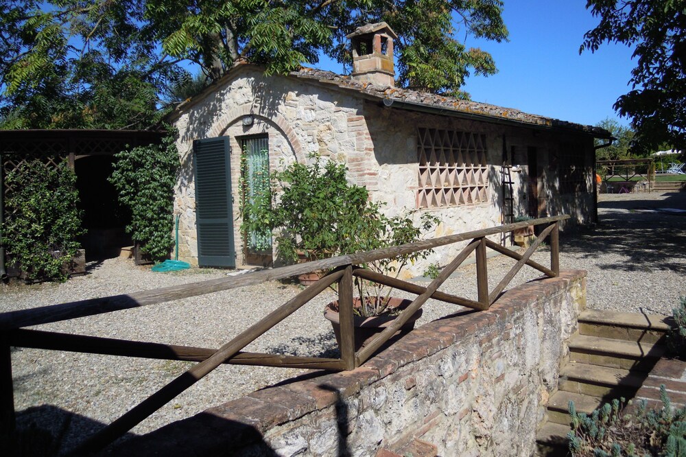 single house in tuscany