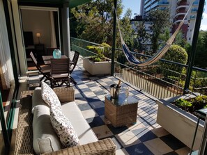 Outdoor dining - Reid's Gardens - A Luxury Family Flat in a Private Condominium in Madeira Island (Funchal)