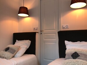 4 chambres, fer et planche à repasser, lit parapluie, Wi-Fi gratuit