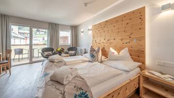 Standaard tweepersoonskamer, uitzicht op bergen | Luxe beddengoed, een kluis op de kamer, verduisterende gordijnen