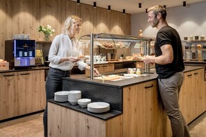 Petit déjeuner complet compris tous les jours