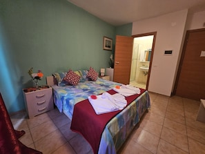 Kamar Double | Brankas dan didekorasi berbeda-beda