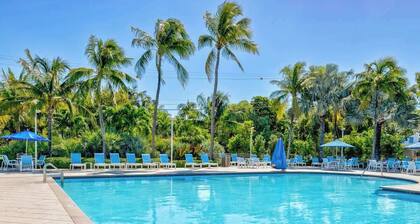 RELAX & RECHARGE @ OUR CHARMING OCEAN FRONT SUITE
