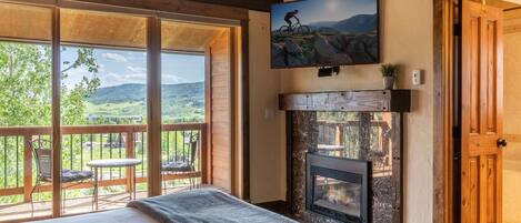 3 bedrooms, iron/ironing board, travel cot, free WiFi