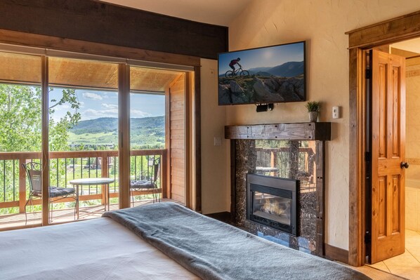 3 bedrooms, iron/ironing board, travel crib, free WiFi