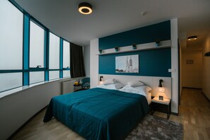 Minibar, in-room safe, desk, laptop workspace - Hotel Blue (Zagreb)