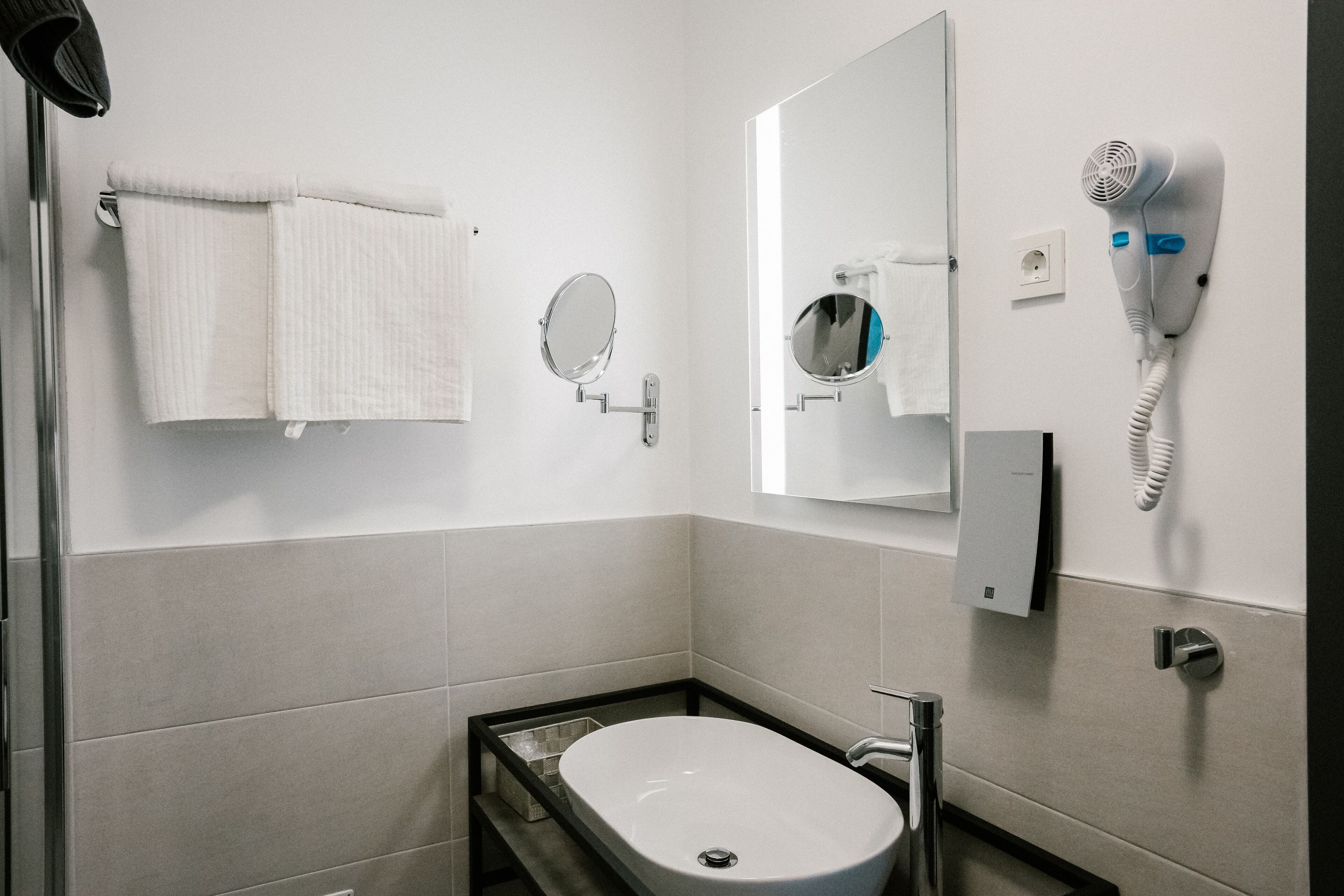 shower, free toiletries, hair dryer, slippers