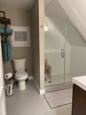Shower, hair dryer, towels, soap - Victorian Home in Denver's Hip Highlands Square (Denver)